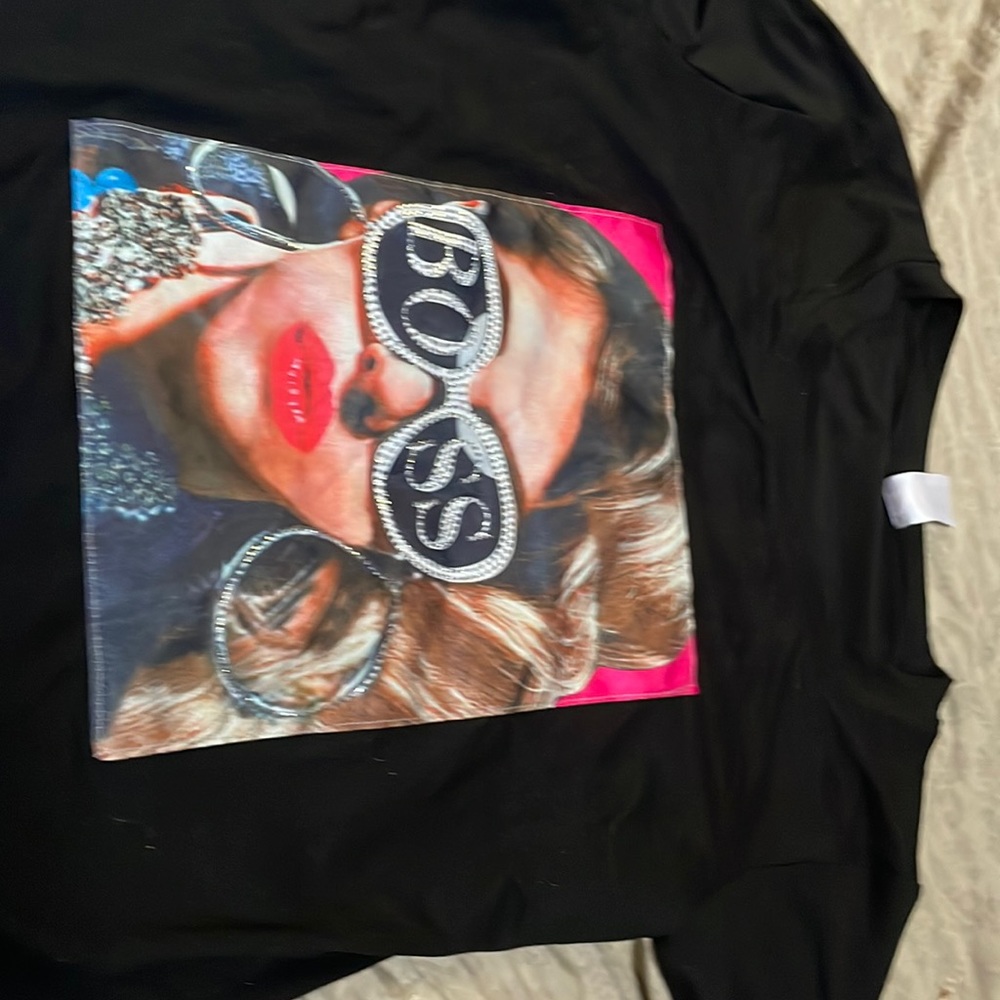 awesome Tshirt hasn’t been worn but the tags are off!